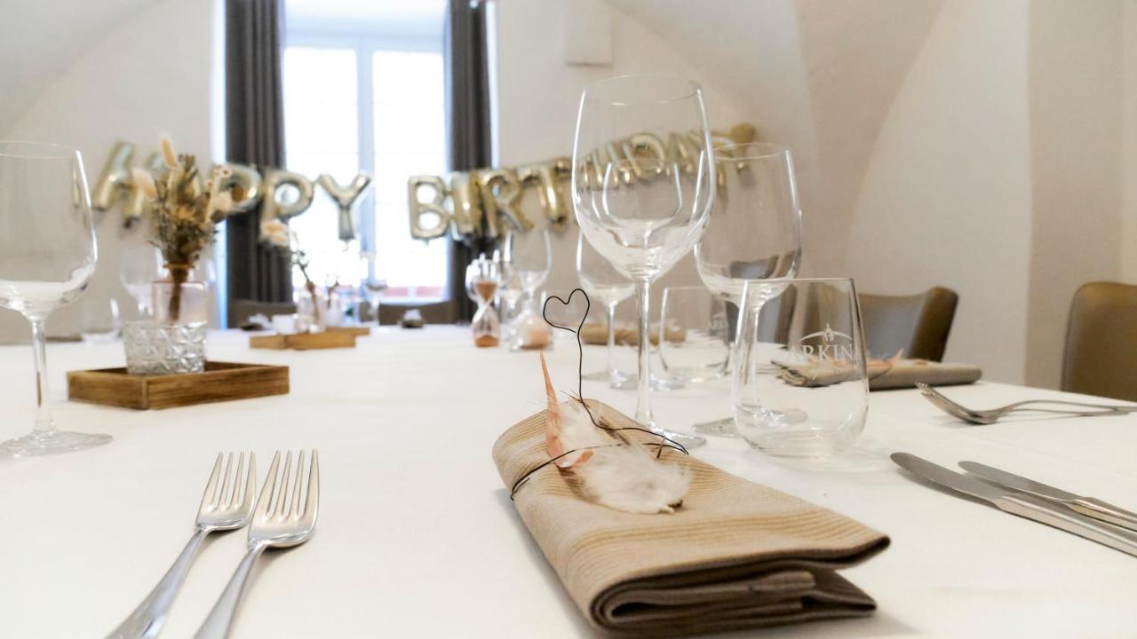 Auberge De Bellelay Restaurant Chez Aron Balde מראה חיצוני תמונה